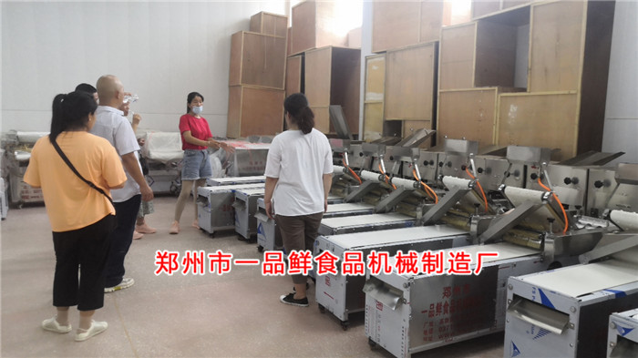 開封客戶考察一品鮮燴面機(jī) 開封客戶考察一品鮮燴面機(jī)