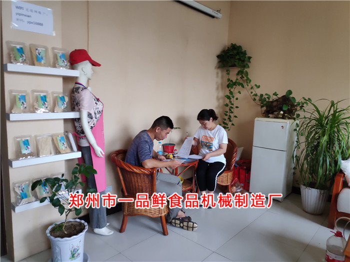 客戶簽訂購機協(xié)議 客戶簽訂購機協(xié)議