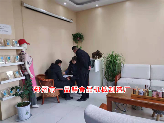 甘肅慶陽客戶簽訂購機協(xié)議 甘肅慶陽客戶簽訂購機協(xié)議