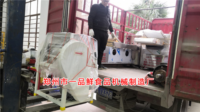 和面機(jī)裝車(chē) 和面機(jī)裝車(chē)