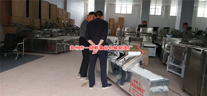 客戶訂購燴面機開始調(diào)試 客戶訂購燴面機開始調(diào)試