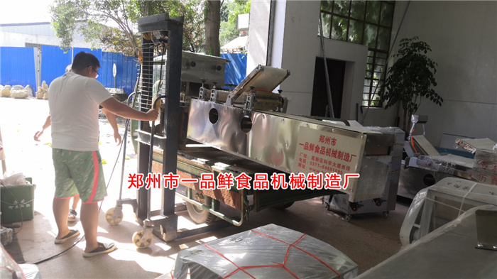 批發(fā)用燴面機(jī)裝車 批發(fā)用燴面機(jī)裝車