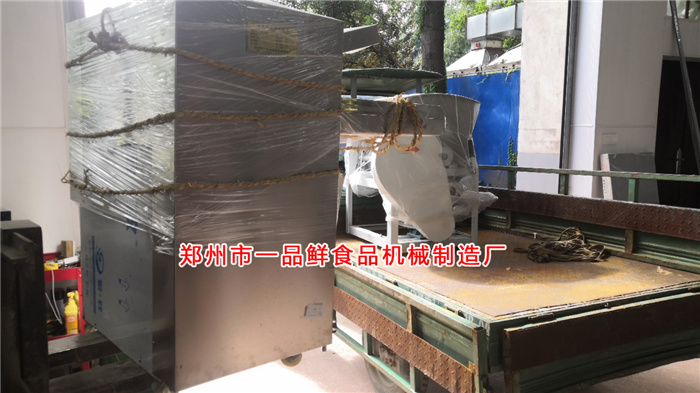 燴面揉壓機(jī)裝車 燴面揉壓機(jī)裝車